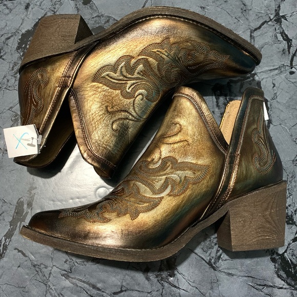 Circle G Shoes - Circle G Copper/Bronze Western Booties 8M